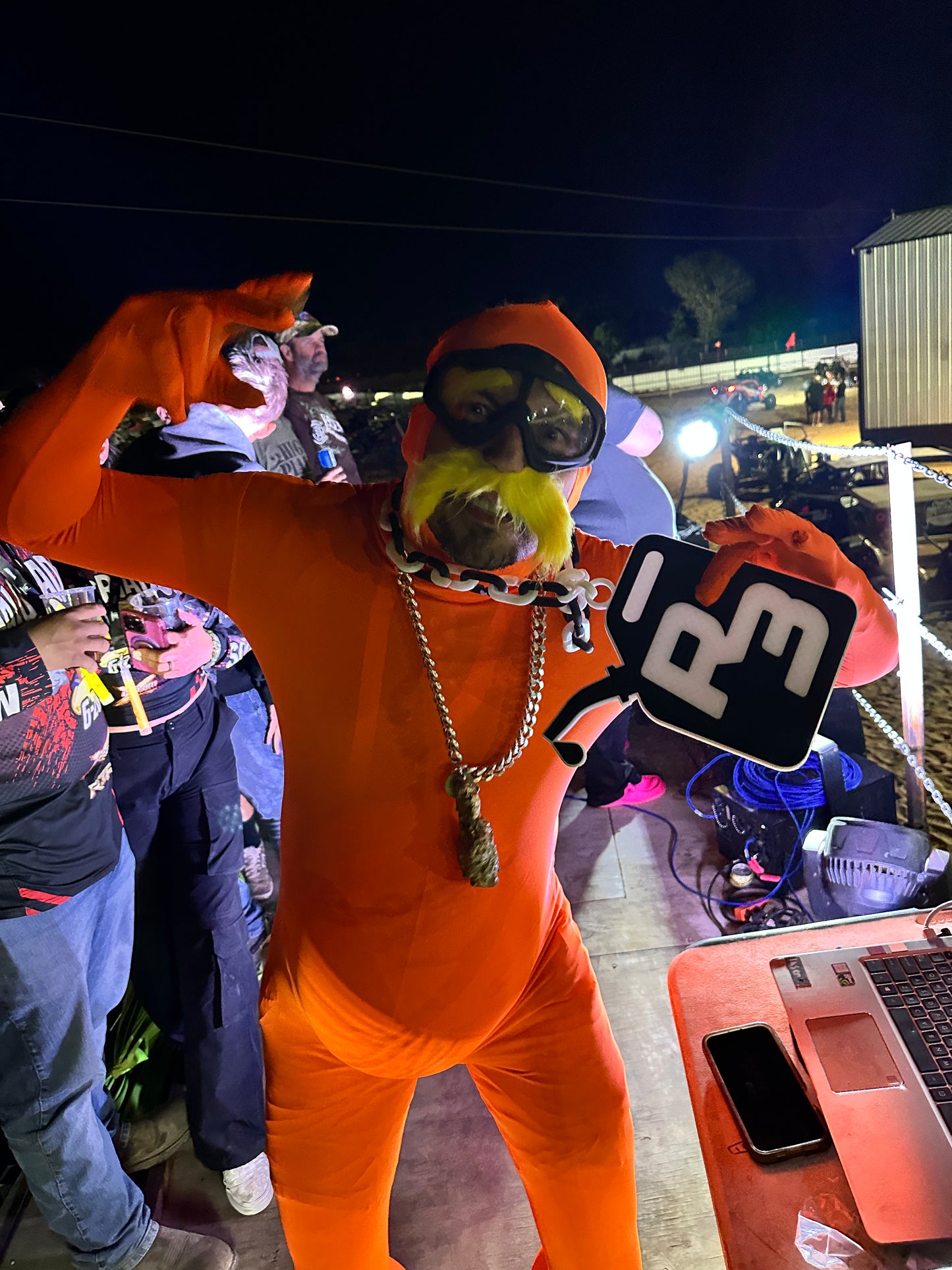 GIANT R3 Gas can chain